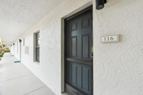 End Unit - Renovated Resort Views and Close to the Lobby